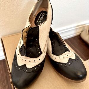 BOC wingtip flats